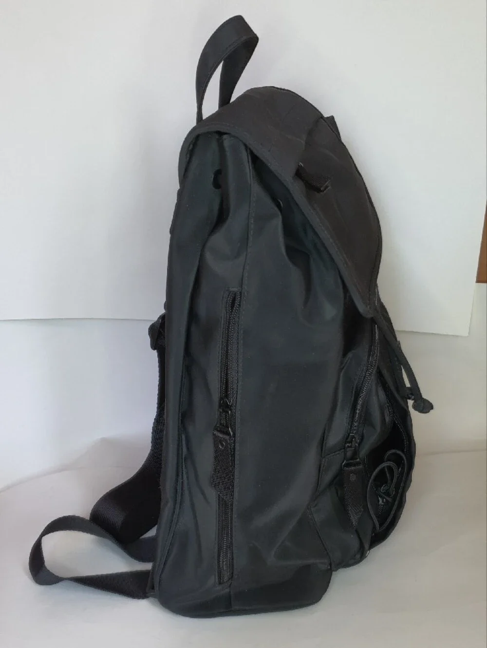 Reaction Kenneth Cole Black Drawstring Nylon Backpack + Free Gift